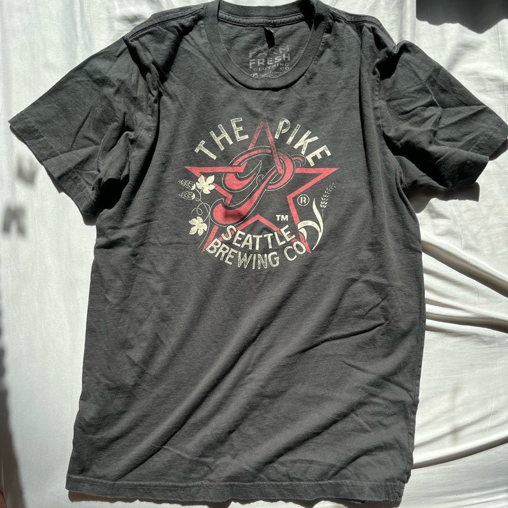 “the pike seattle brewing co” graphic grey tee